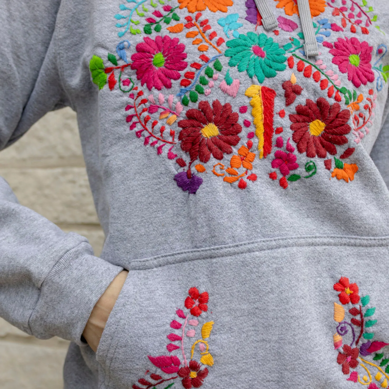 Chilac Floral Embroidered Pullover Hoodie