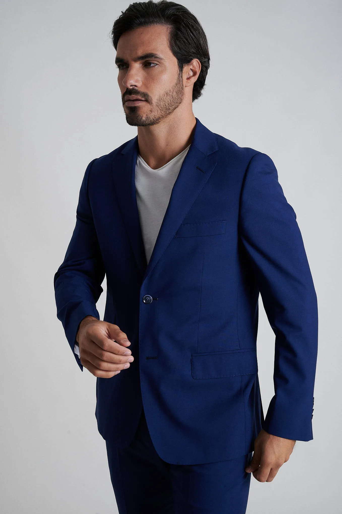 Regular fit 100% refined wool suit half canvas construction