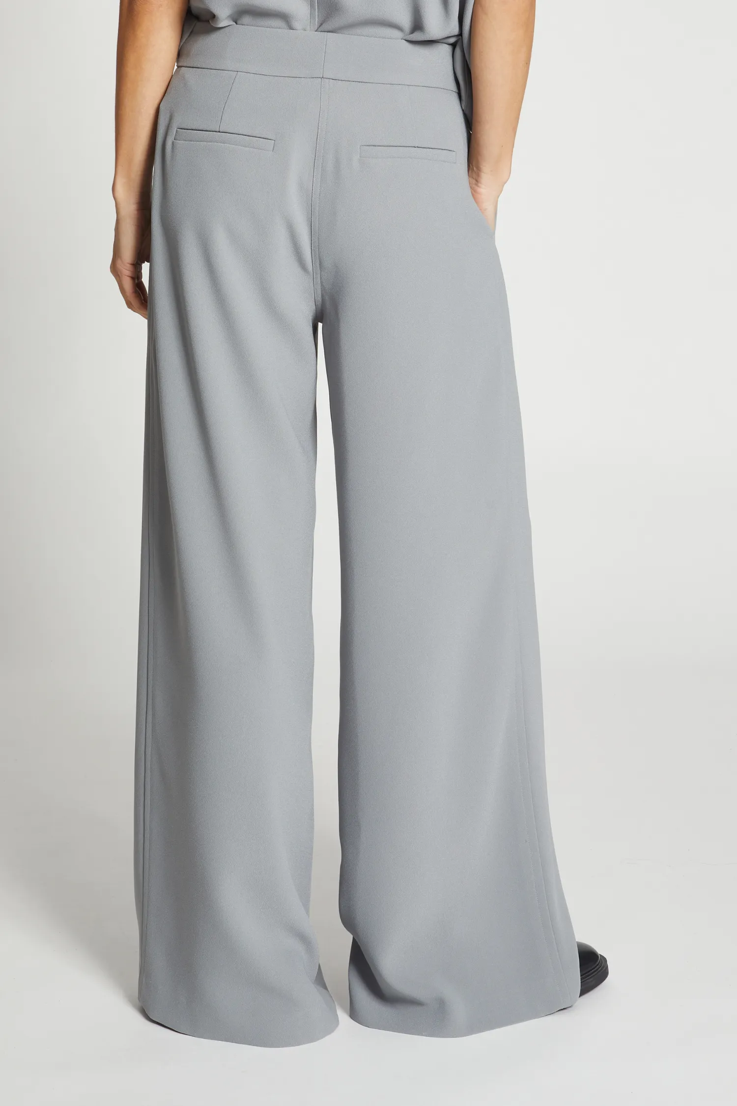 Saint Art New York - Neve Trouser in Powder Grey Crepe