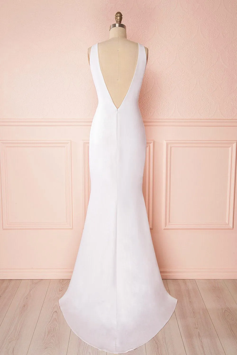 Sanya White | Backless Mermaid Gown