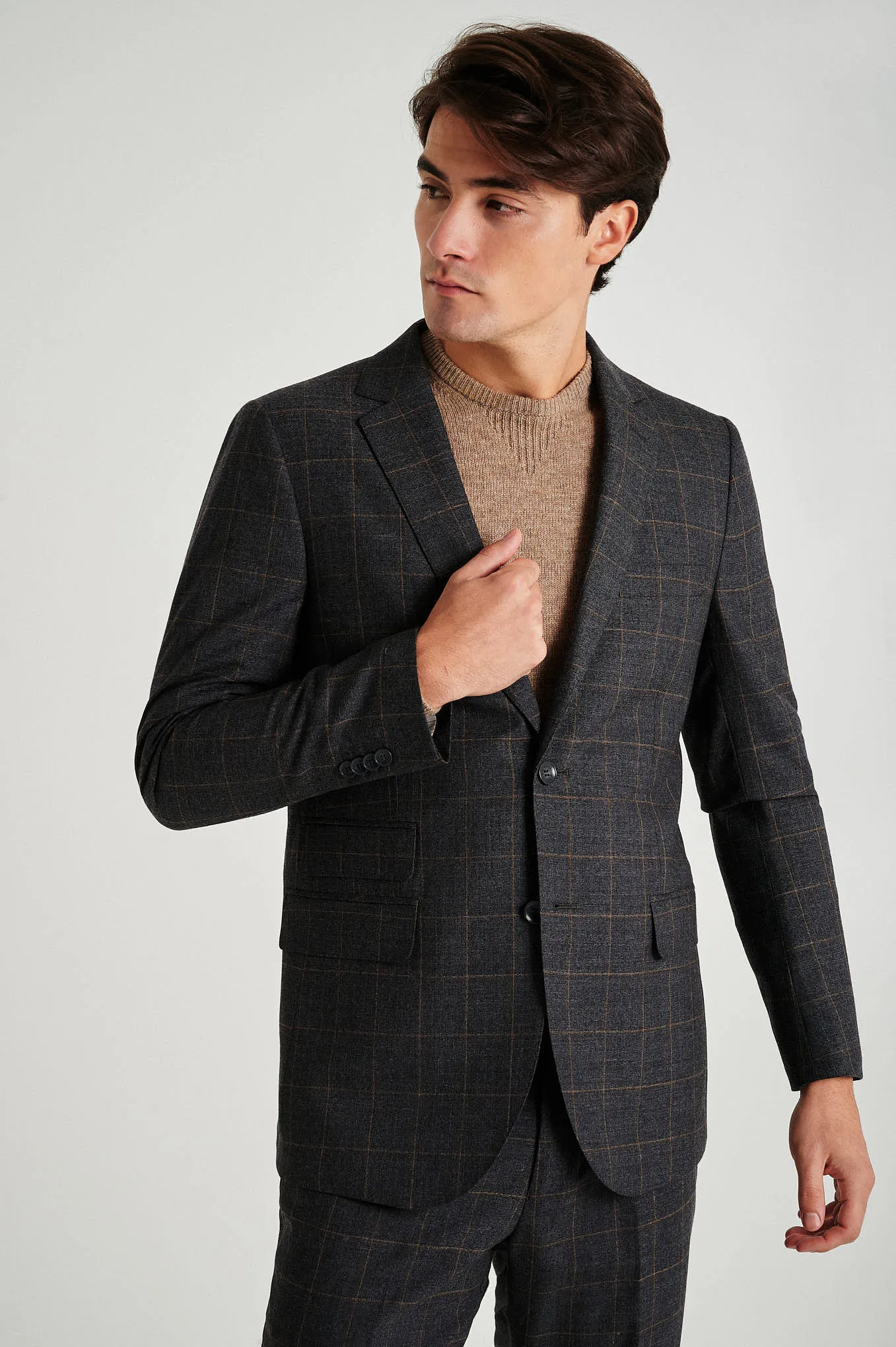 Slim fit windowpane wool suit