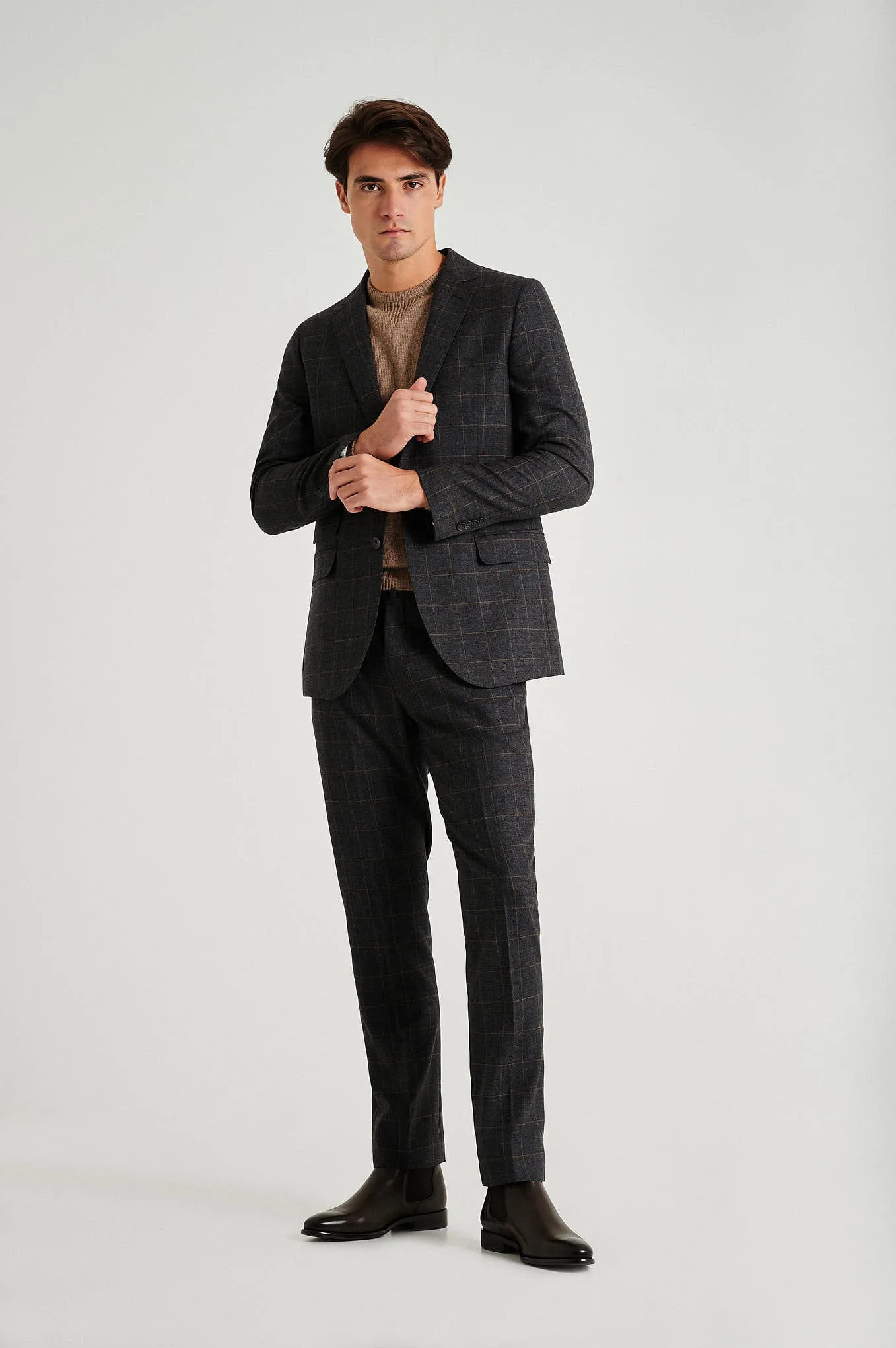 Slim fit windowpane wool suit