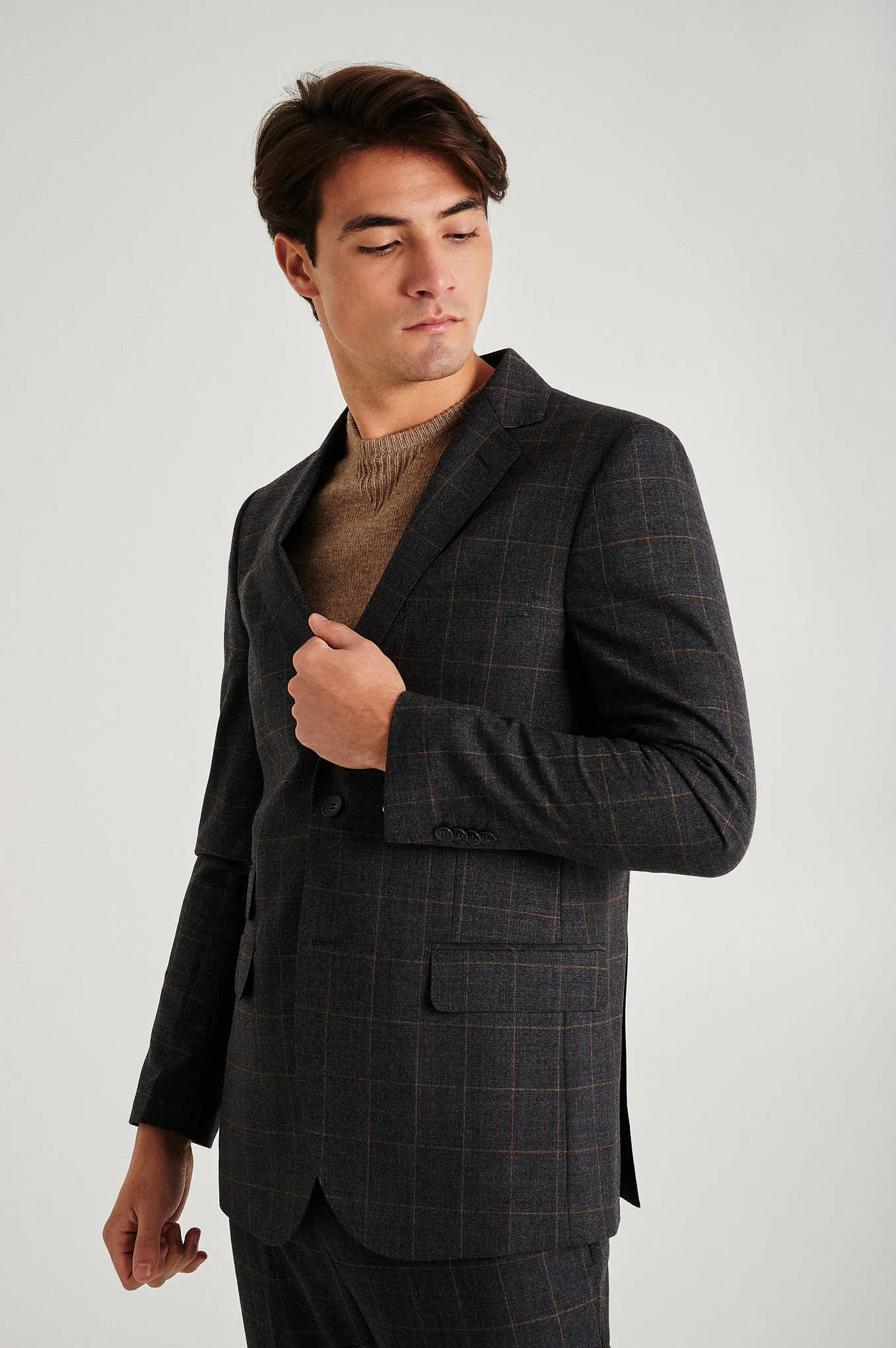 Slim fit windowpane wool suit