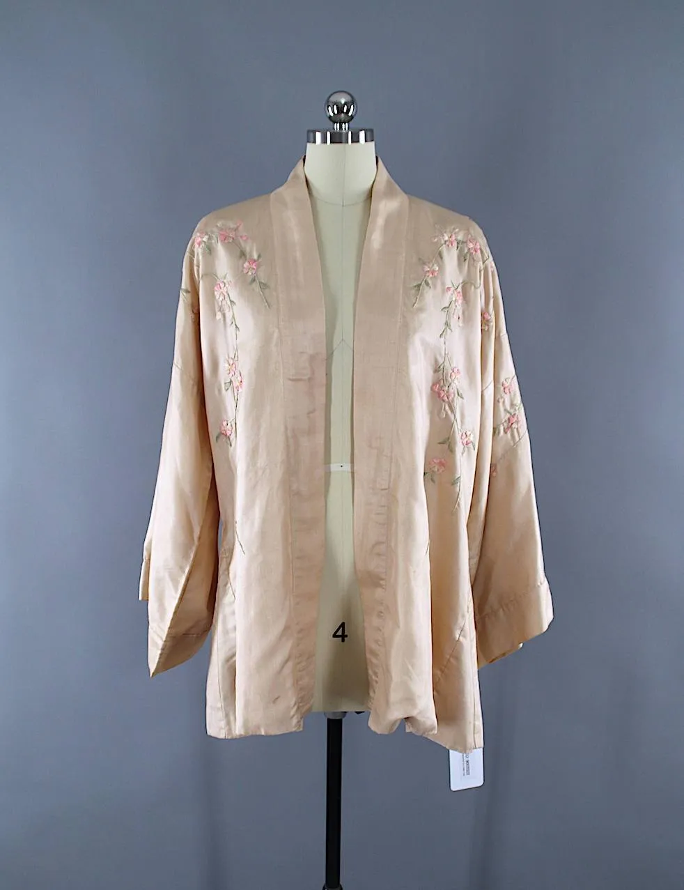 Vintage 1920s Embroidered Silk Kimono Jacket Cardigan / Blush Pink Floral Embroidery